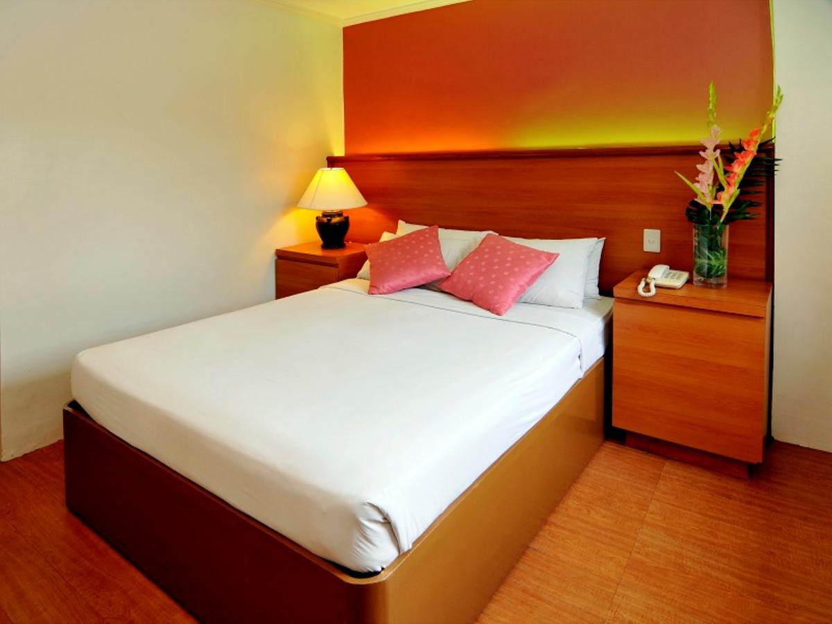 La Parilla Hotel Cabanatuan City Exterior photo